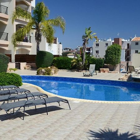 Sun Island Apartments Paphos Exteriör bild