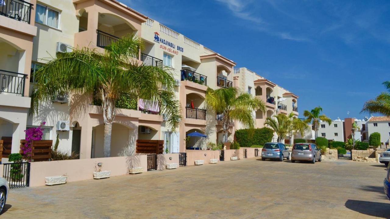 Sun Island Apartments Paphos Exteriör bild